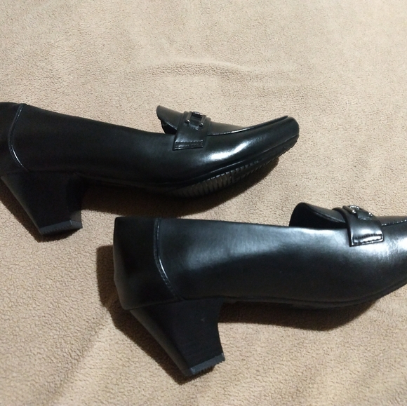 Shoes - Picture 1 of 4